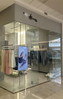  ALIEN JEANS en Santafé Medellín